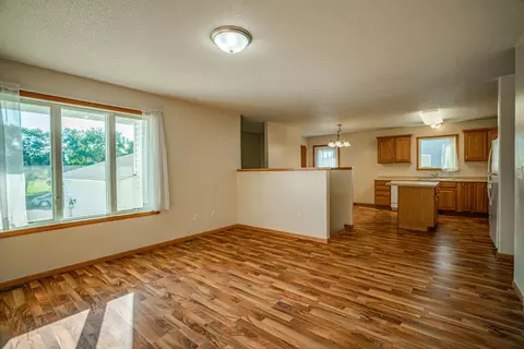 4513 30th Ave NW, Mandan, ND 58554 photo 3