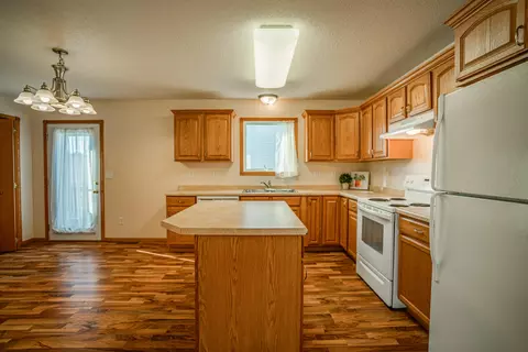 4513 30th Ave NW, Mandan, ND 58554 photo 4