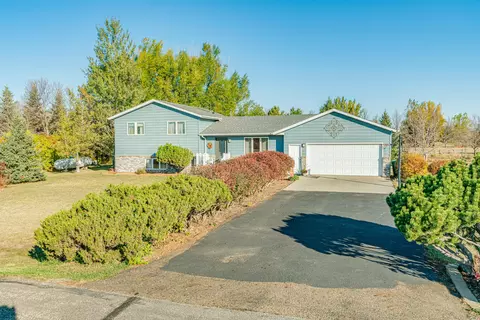 601 E Bristol Dr, Bismarck, ND 58501 photo 1