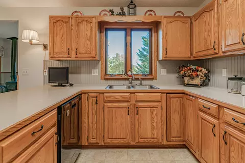 601 E Bristol Dr, Bismarck, ND 58501 photo 12
