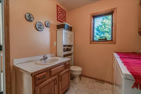 601 E Bristol Dr, Bismarck, ND 58501 photo 17