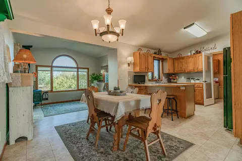 601 E Bristol Dr, Bismarck, ND 58501 photo 2