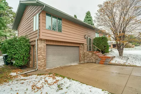 3216 Hackberry St, Bismarck, ND 58503 photo 2