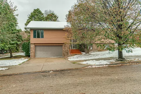 3216 Hackberry St, Bismarck, ND 58503 photo 6