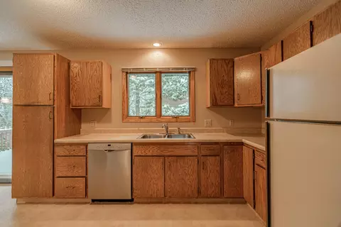 3216 Hackberry St, Bismarck, ND 58503 photo 11