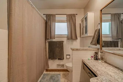 2001 N 8th St, Bismarck, ND 58501 photo 23