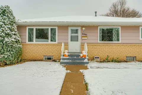 2001 N 8th St, Bismarck, ND 58501 photo 2