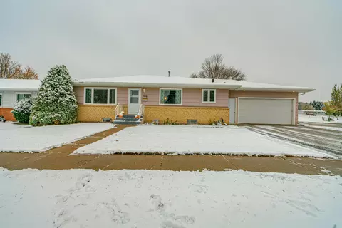 2001 N 8th St, Bismarck, ND 58501 photo 1