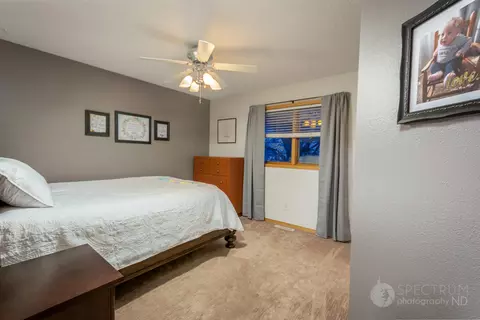3121 Hampton St, Bismarck, ND 58504 photo 11