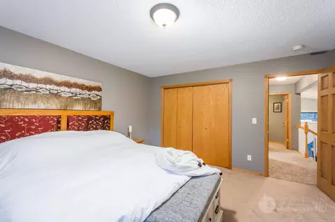 3121 Hampton St, Bismarck, ND 58504 photo 10