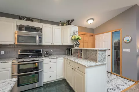 3121 Hampton St, Bismarck, ND 58504 photo 3