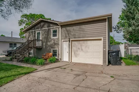 610 S 12th St, Bismarck, ND 58504 photo 3