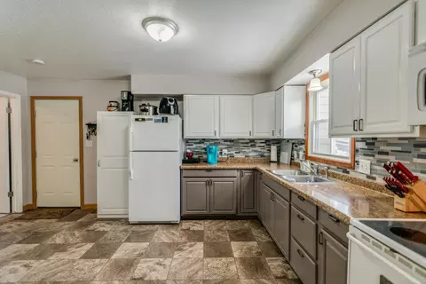 610 S 12th St, Bismarck, ND 58504 photo 13