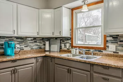 610 S 12th St, Bismarck, ND 58504 photo 15