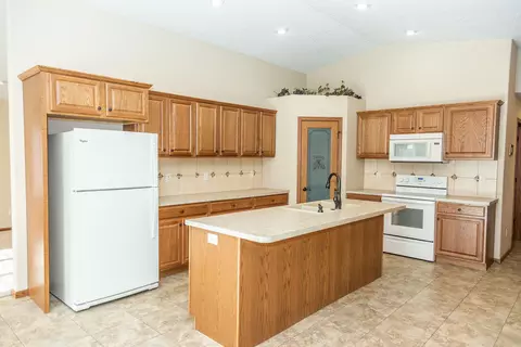 933 Baffin Loop, Bismarck, ND 58503 photo 8