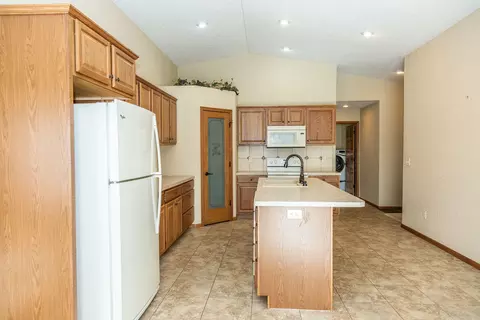 933 Baffin Loop, Bismarck, ND 58503 photo 7
