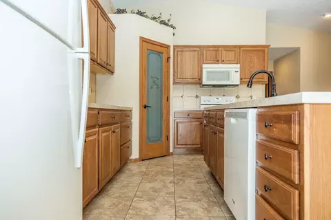 933 Baffin Loop, Bismarck, ND 58503 photo 9