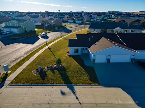 933 Baffin Loop, Bismarck, ND 58503 photo 30