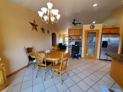 7800 Beacon Loop, Bismarck, ND 58501 photo 10