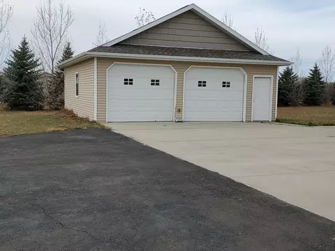 7800 Beacon Loop, Bismarck, ND 58501 photo 3