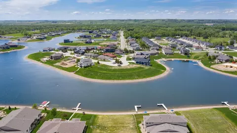 3724 Poseidon Loop, Bismarck, ND 58504 photo 2