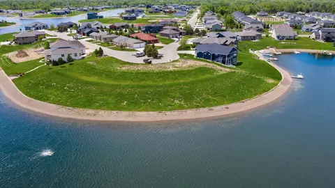 3724 Poseidon Loop, Bismarck, ND 58504 photo 5
