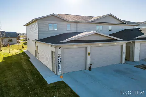 743 Compass Loop, Bismarck, ND 58504 photo 2