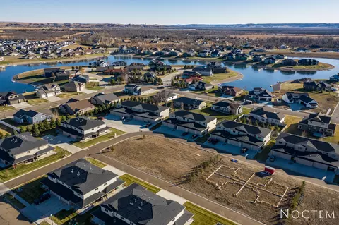 743 Compass Loop, Bismarck, ND 58504 photo 14