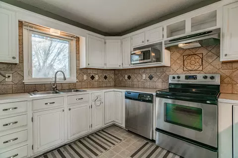 1931 E Ave E, Bismarck, ND 58501 photo 8