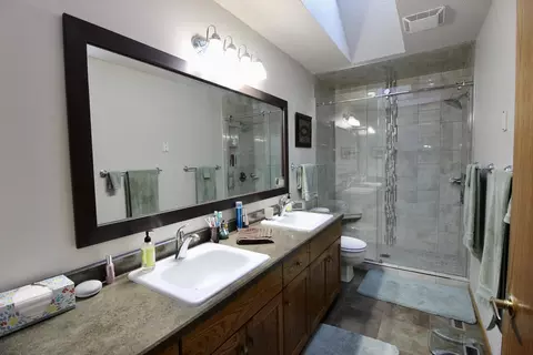 208 Munich Dr, Bismarck, ND 58504 photo 9