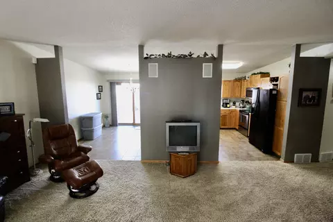 208 Munich Dr, Bismarck, ND 58504 photo 6