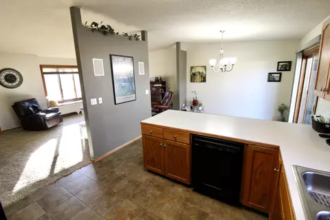 208 Munich Dr, Bismarck, ND 58504 photo 7