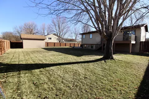 208 Munich Dr, Bismarck, ND 58504 photo 20