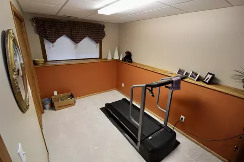 208 Munich Dr, Bismarck, ND 58504 photo 18