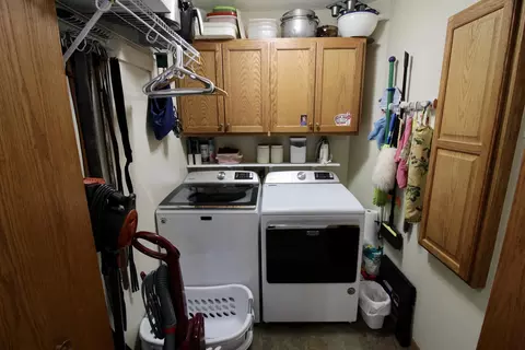 208 Munich Dr, Bismarck, ND 58504 photo 11