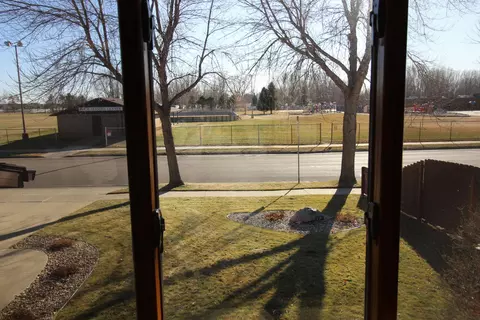 208 Munich Dr, Bismarck, ND 58504 photo 5