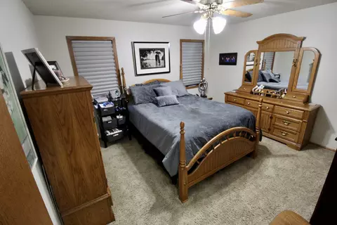 208 Munich Dr, Bismarck, ND 58504 photo 10