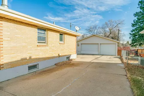 1808 Sunset Dr, Mandan, ND 58554 photo 5