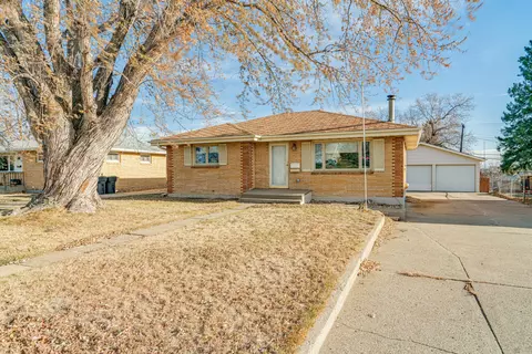 1808 Sunset Dr, Mandan, ND 58554 photo 2