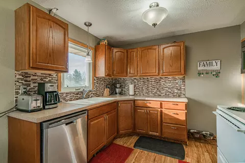 1808 Sunset Dr, Mandan, ND 58554 photo 6