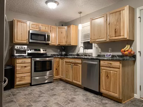 72 Custer Dr, Lincoln, ND 58504 photo 2