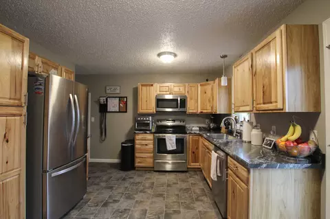 72 Custer Dr, Lincoln, ND 58504 photo 4