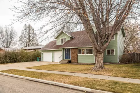 239 Laredo Dr, Bismarck, ND 58504 photo 2