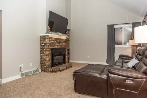 239 Laredo Dr, Bismarck, ND 58504 photo 3
