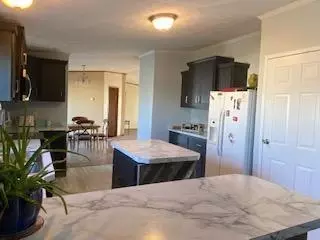 3905 Glendale Dr, Bismarck, ND 58503 photo 2