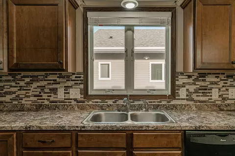 336 Lorrain Dr, Bismarck, ND 58503 photo 5
