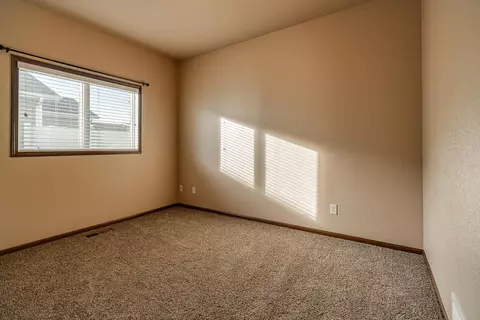 336 Lorrain Dr, Bismarck, ND 58503 photo 20