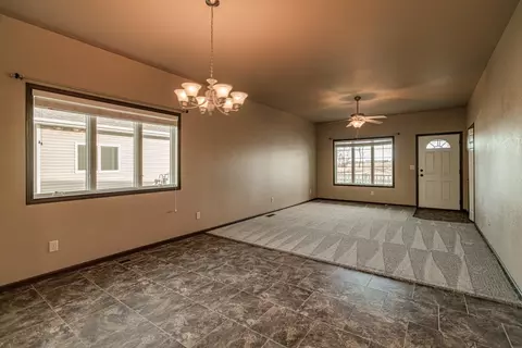336 Lorrain Dr, Bismarck, ND 58503 photo 9