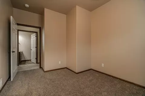 336 Lorrain Dr, Bismarck, ND 58503 photo 23