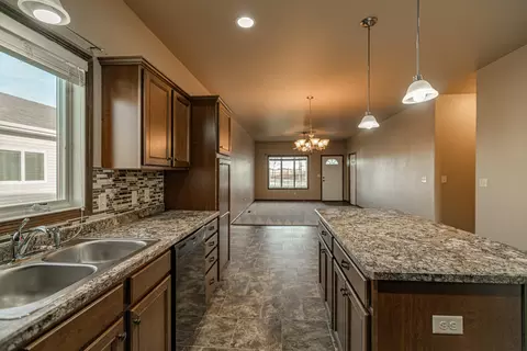 336 Lorrain Dr, Bismarck, ND 58503 photo 8